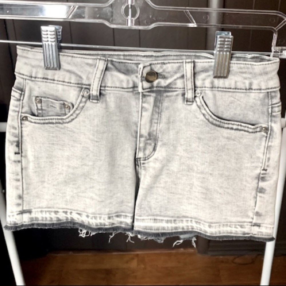 Girls TRACTR Jean Shorts in Faded Black/ Gray / White, Size 10 - Picture 2 of 3